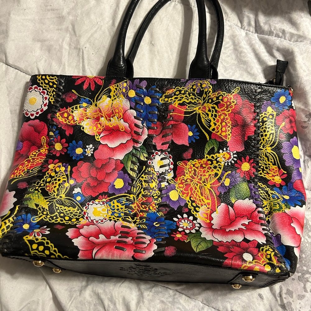 Beautiful hand painted handbag, greet condition!